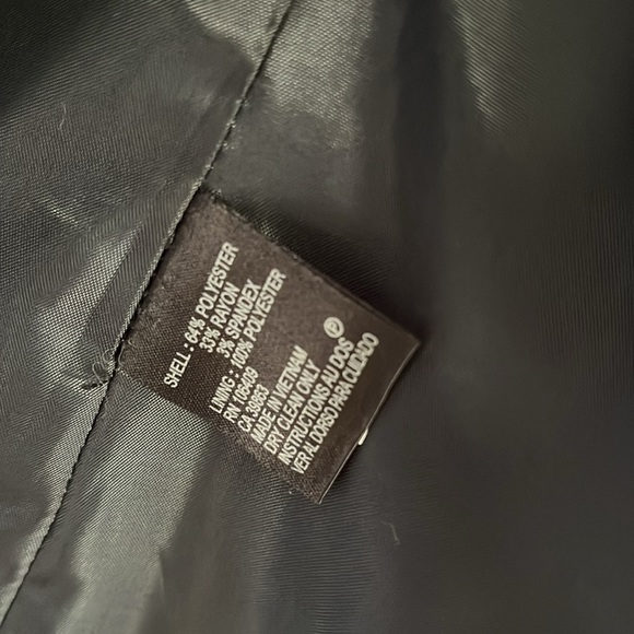 Tahari black lined blazer 10 - Picture 3 of 3